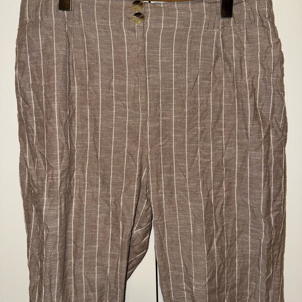 Principles Cropped Pin Stripe Capris - Picture 3 of 12